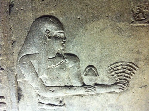 De gamla egyptierna söker kontakt. Tur att de har bra täckning.